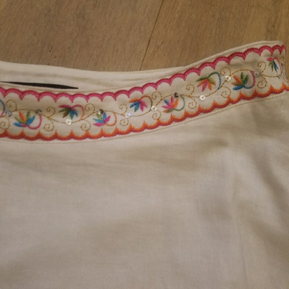 Floral embroidered calf length skirt - Picture 4 of 5